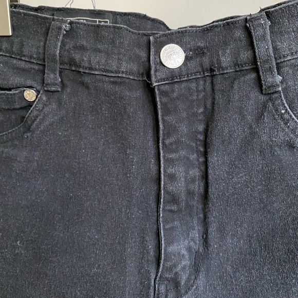 FENDI CUT OFF SHORTS W. CRYSTALS - Picture 3 of 8